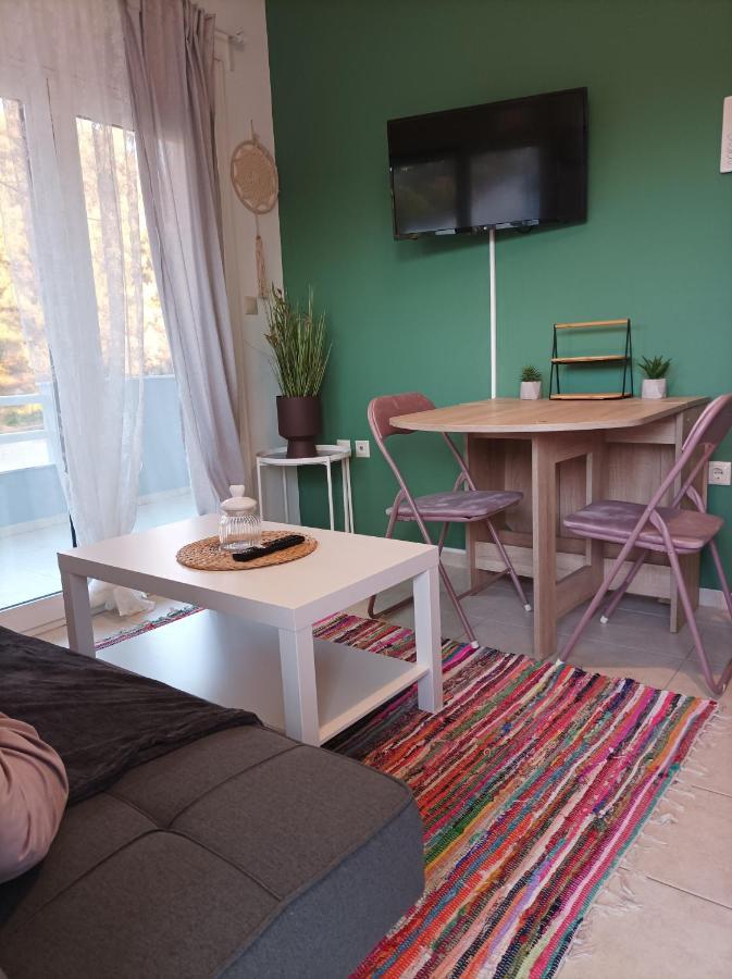 Apartament Away From *
